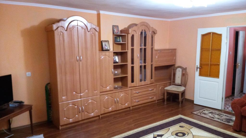 Apartment 5 *
